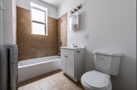 South Austin Apartments for rent in Chicago | 5125 W Madison Bathroom